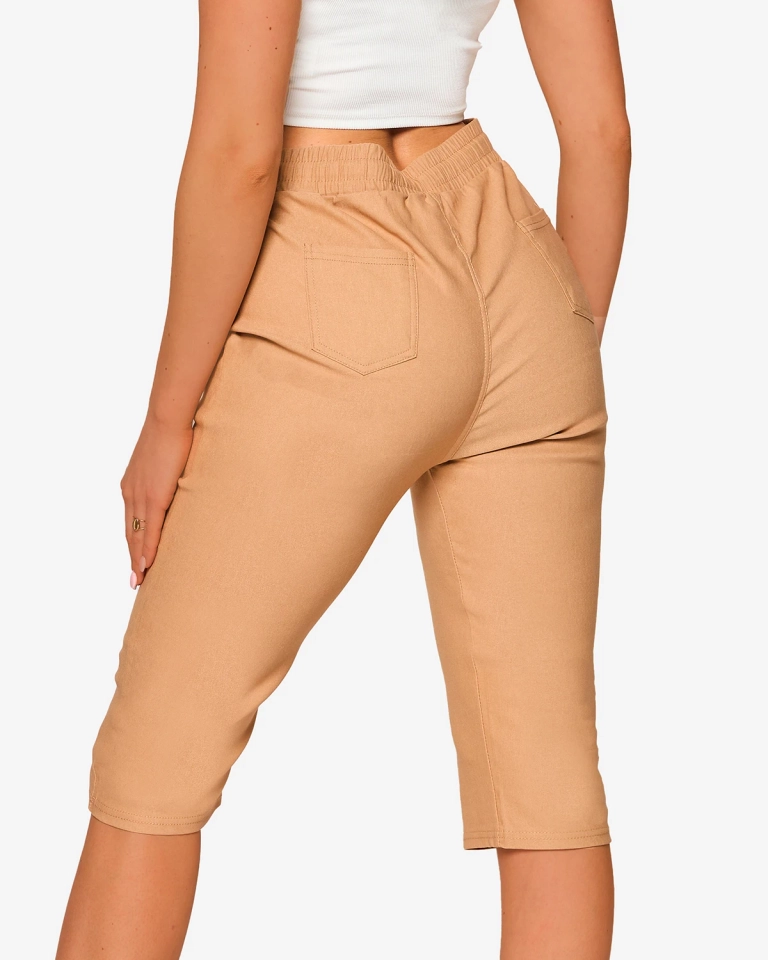 Светло-коричневые женские тканевые шорты длиной 3/4 PLUS SIZE- Одежда