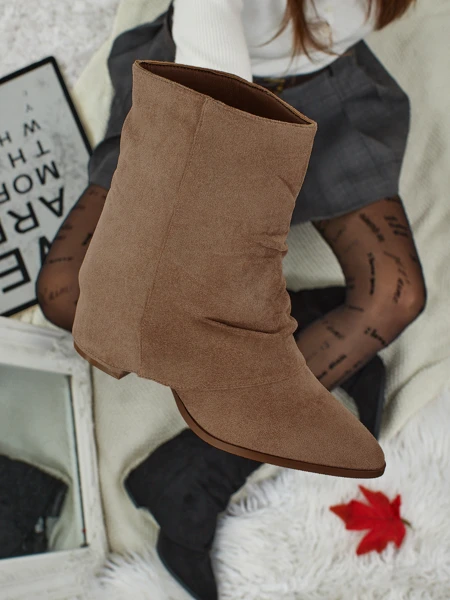 Moteriški aulinukai uždaru aulu Moonly