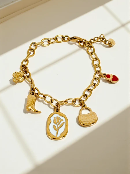 Aurelia Fiorenza Apyrankė su medalionais