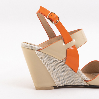 Бежевые босоножки на танкетке Botii