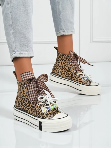 Moteriški sportbačiai Leonora Leo rudi ant platformos – itališkas stilius, audinys