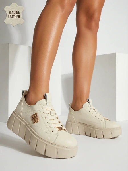 Спортивные женские кроссовки из натуральной кожи Sacerr