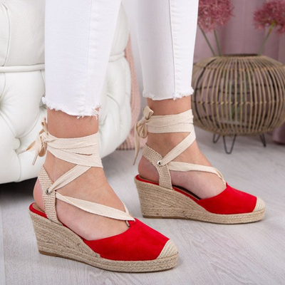 Czerwone espadryle na koturnie z wiązaniem Margaretta - Obuwie