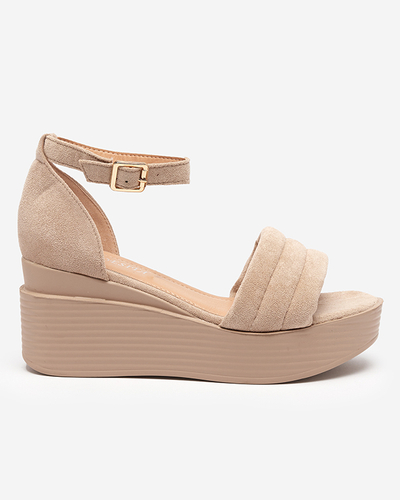 OUTLET Smėlio spalvos moteriškos pleištinės basutės Okita - Avalynė