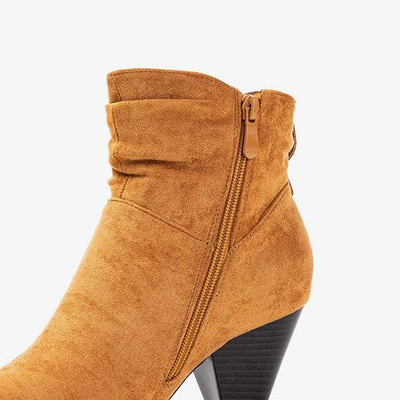 OUTLET Коричневые сапоги на треугольном каблуке Lika - Туфли