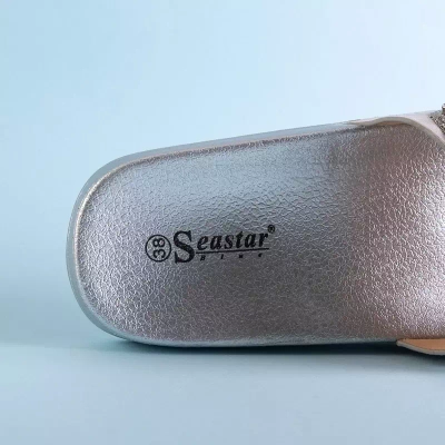 OUTLET Серебряные резиновые тапочки с орнаментом Masandra - Обувь