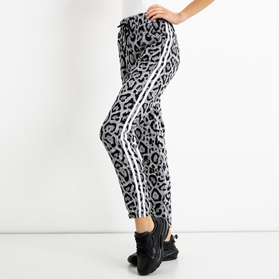 Серые женские брюки с леопардовым принтом