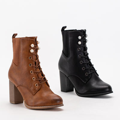 Коричневые женские ботинки на каблуках Elsita