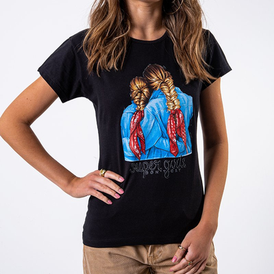 Черная женская футболка с цветным принтом