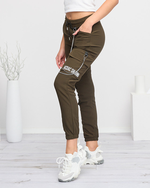 Зеленые женские теплые брюки карго с цепочкой