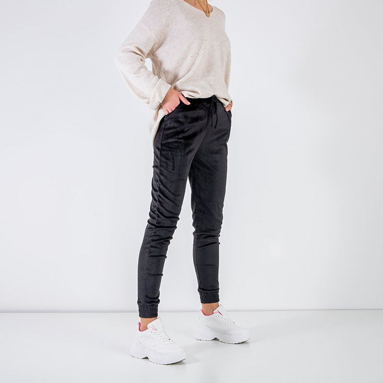 Juodos veliūrinės sportinės kelnės - Apranga