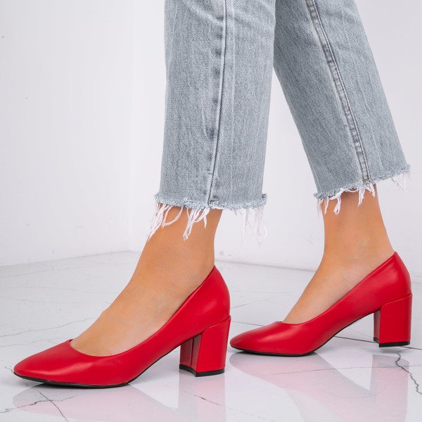 Czerwone czółenka na słupku z matowym wykończeniem Madisynn - Obuwie