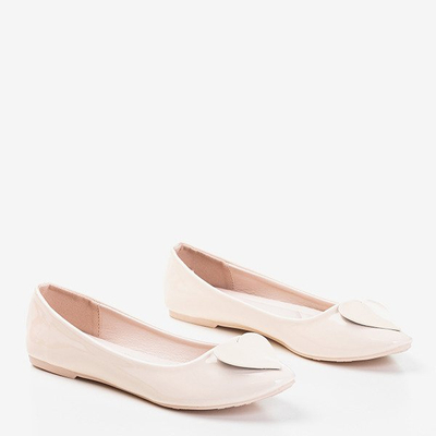 Lakierowane baleriny w kolorze ecru z serduszkiem Monzie - Obuwie