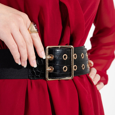 Черный женский ремень с тиснением и золотой пряжкой