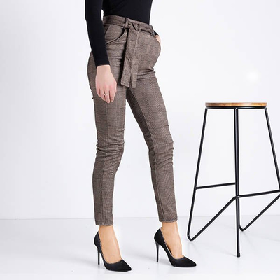 Коричневые утепленные женские брюки в клеточку