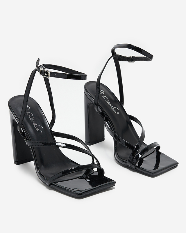 Moteriškos juodos lakuotos basutės ant Ganos posto - Avalynė