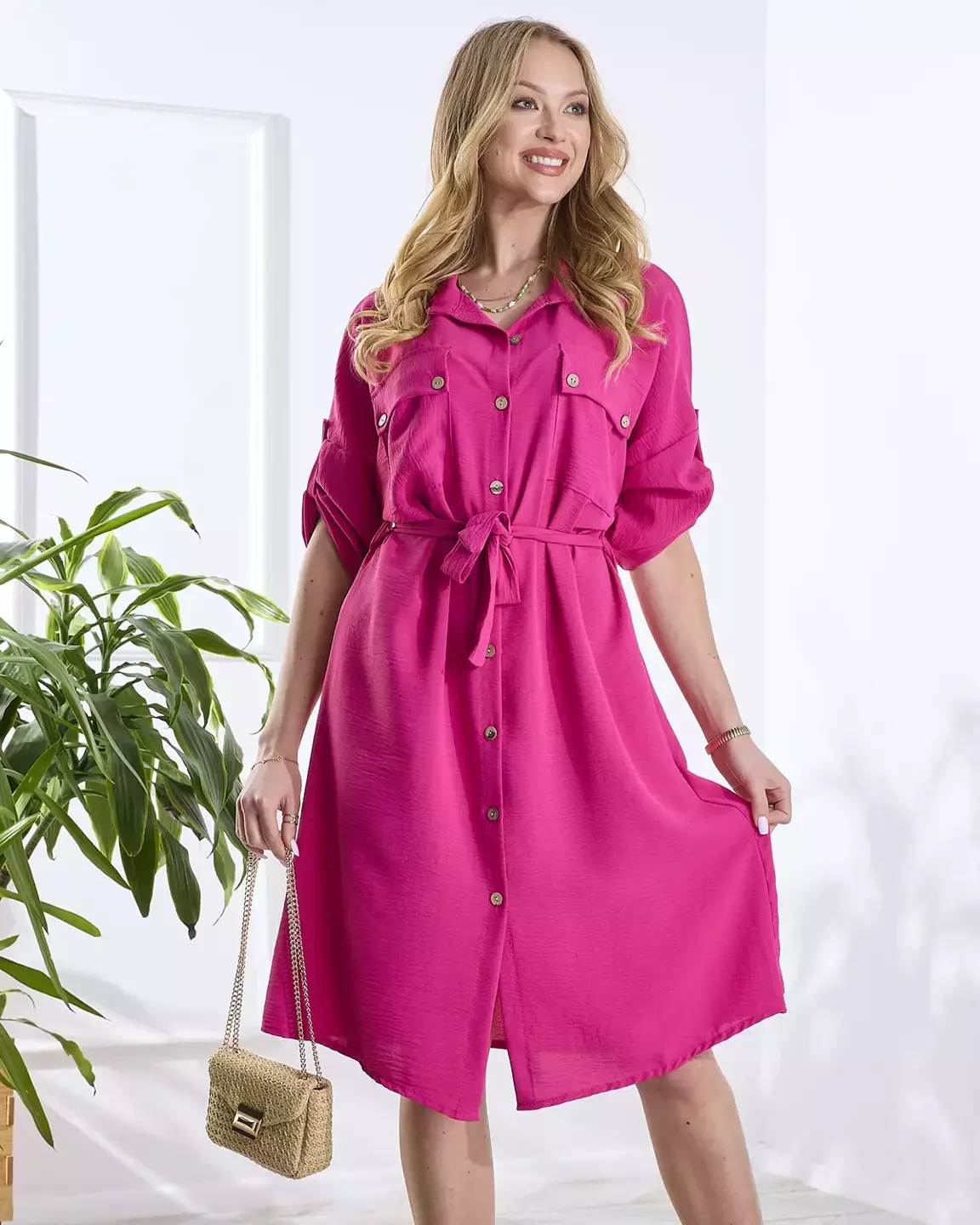 Fuksijos spalvos moteriška suknelė a'la marškinėliai su raišteliu juosmenyje - Apranga
