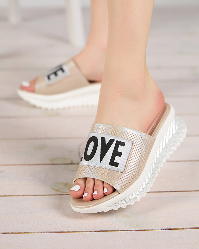 Moteriškos smėlio spalvos blizgios šlepetės su užrašu Sosha- Footwear
