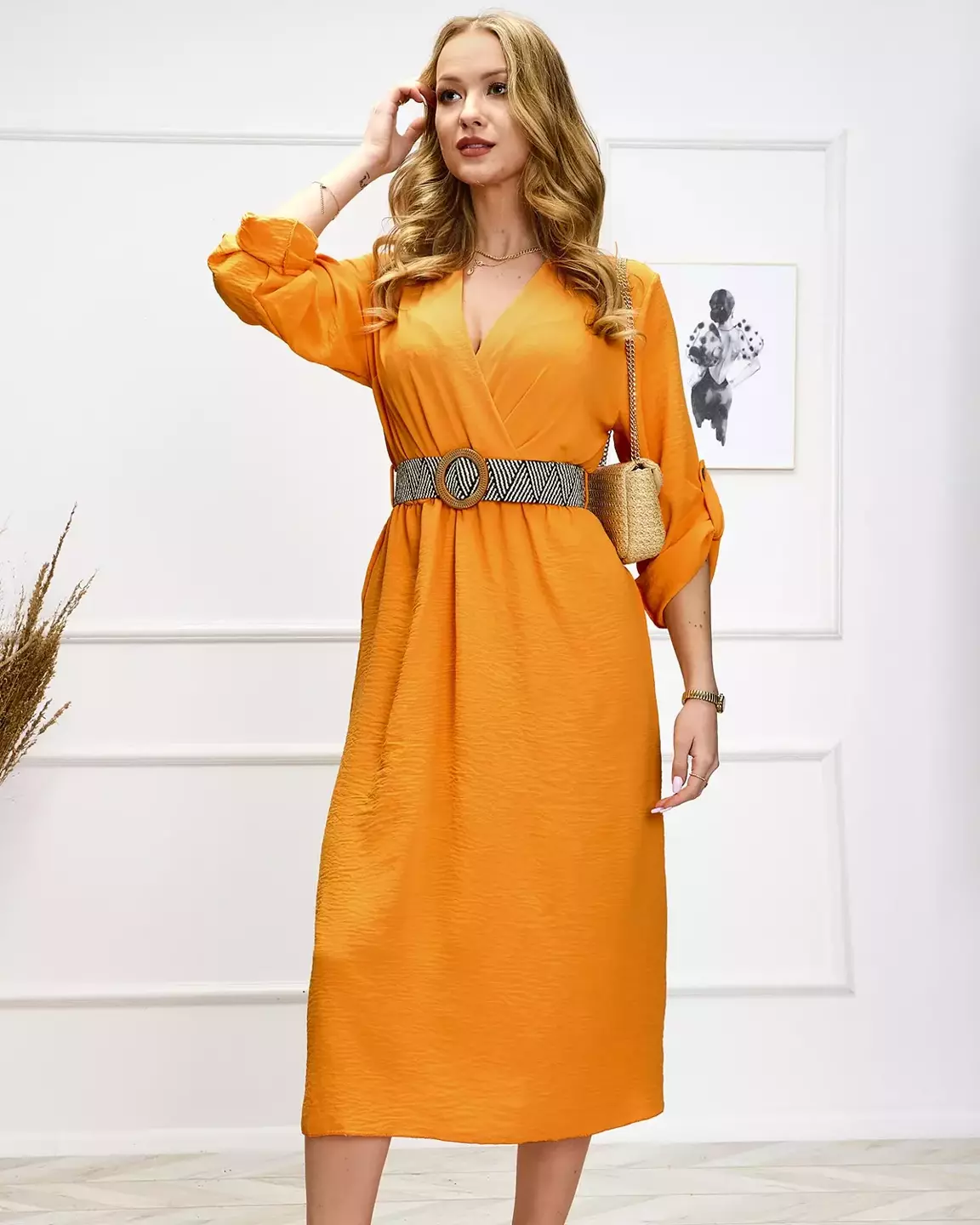 Oranžinė ilga moteriška suknelė su diržu - Drabužiai