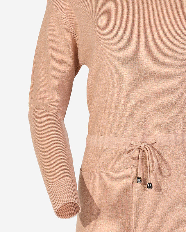 Smėlio spalvos moteriška megztinė suknelė su vėžiu - Drabužiai