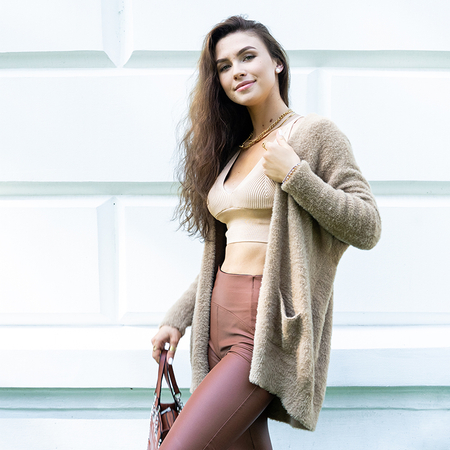 Šviesiai rudos spalvos moteriškas megztinis iš drabužių - Drabužiai