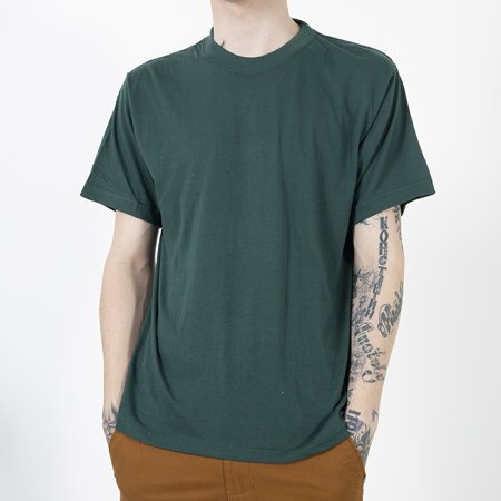 Tamsiai žalios medvilnės vyriški marškinėliai-drabužiai