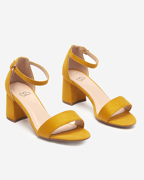 Geltoni moteriški sandalai ant stulpelio Lerin - Avalynė