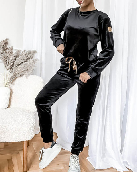 Juodas moteriškas veliūrinis sportinis kostiumas su auksiniais lopais - Apranga
