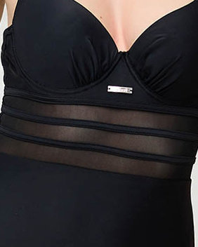 Juodas vientisas maudymosi kostiumėlis su tinkleliu - Apatiniai drabužiai