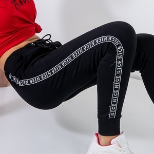 Juodos moteriškos sportinės kelnės su sidabriniu užrašu - Apranga