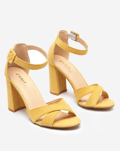 OUTLET Geltoni moteriški sandalai ant Lexyra stulpelio - Avalynė
