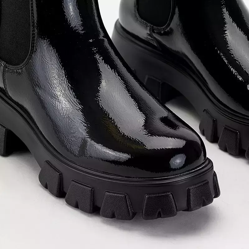 OUTLET Juodi moteriški batai iš ekologinės lakinės odos Narikas - Avalynė