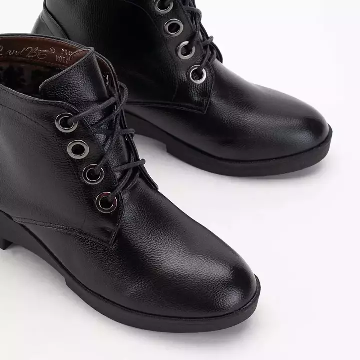 OUTLET Moteriški juodi suvarstomi kulkšnies batai plokščiakulniais Tivera - Avalynė