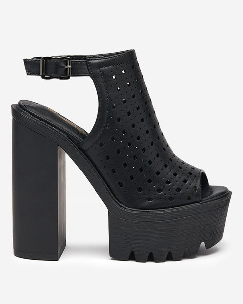 OUTLET Moteriškos juodos ažūrinės basutės ant Asage-Footwear stulpelio