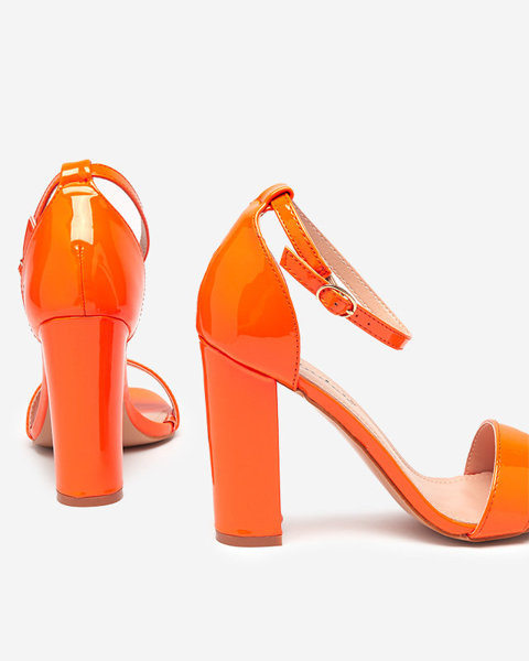 OUTLET Oranžiniai moteriški basutės ant aukštesnio stulpelio Rosdo-Footwear