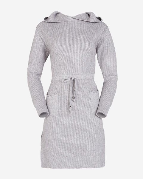 Pilka moteriška megztinė suknelė su gobtuvu – drabužiai