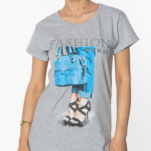 Šviesiai pilki moteriški marškinėliai su FASHION- Drabužių raštu