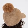 Šviesiai ruda moteriška kepuraitė su pompomis - Kepurės