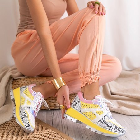 Бело-желтые кроссовки с цветными вставками Bumba