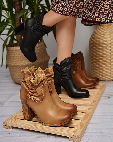 OUTLET Светло-коричневые женские сапоги на высоком каблуке с ажурной вставкой Miniop- Footwear