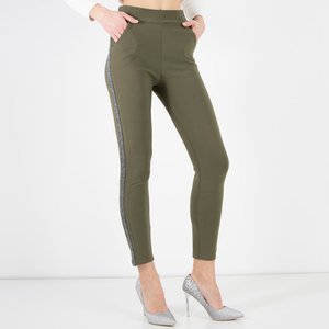 Зеленые женские брюки с лампасами