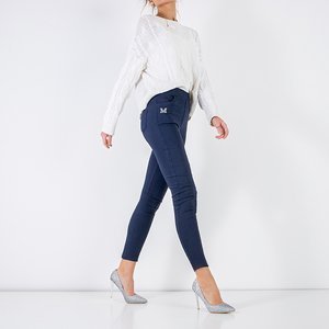 Женские джинсовые штаны синего цвета с нашивками - Одежда